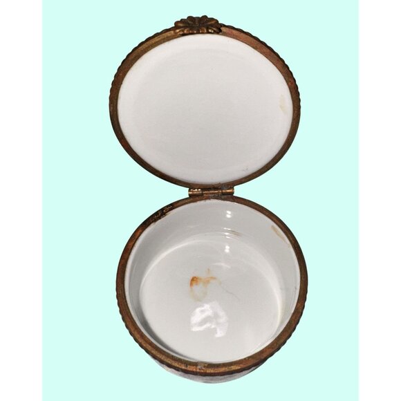 Limoges France Ceramic Trinket Box With Floral Design & Gold Accents - Picture 9 of 10